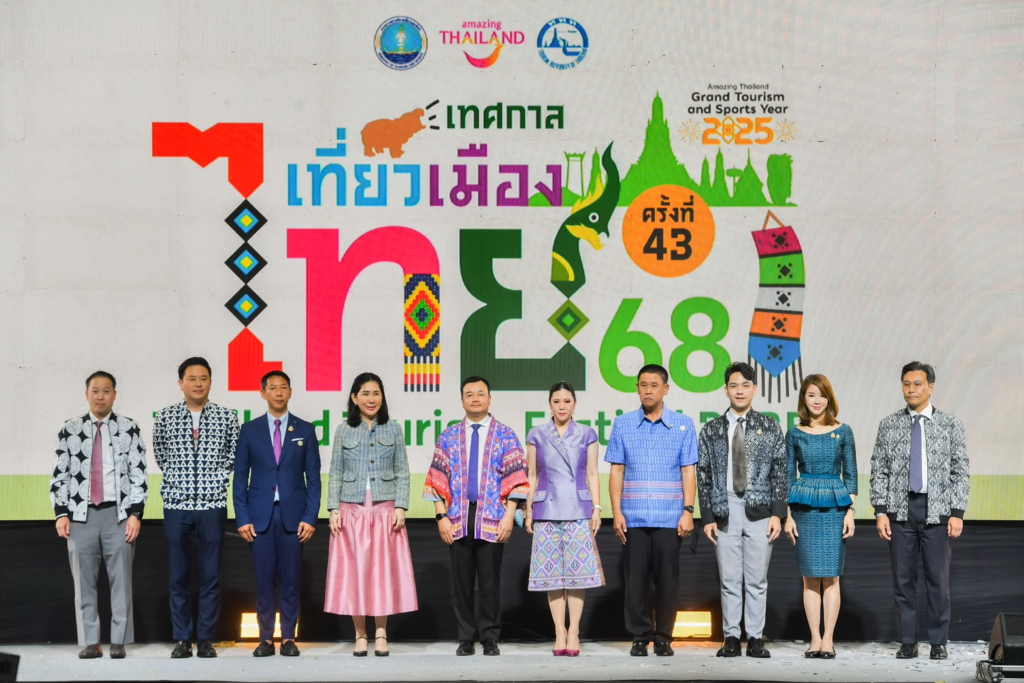 Autoridades na abertura do Festival de Turismo da Tailândia 2025 em Bangkok