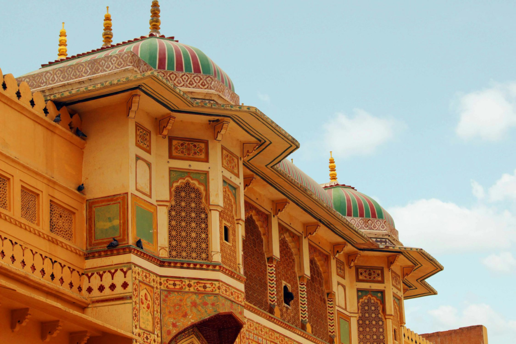 Edifício De Concreto Marrom e Multicolorido em Jaipur, Índia