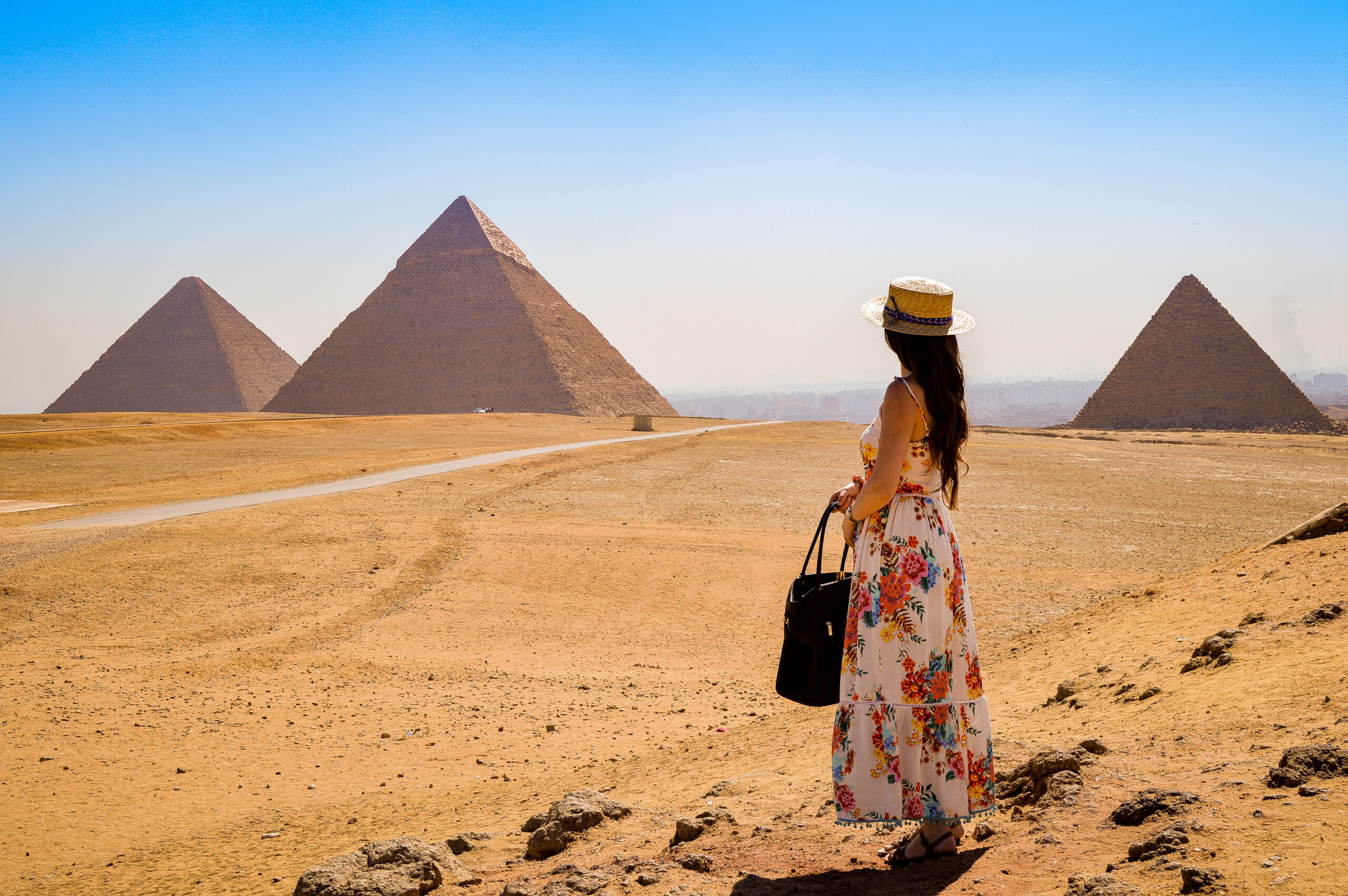 Mulher turistando no Egito